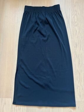 GU women’s dark navy maxi skirt with slit (fits US 4 women’s)